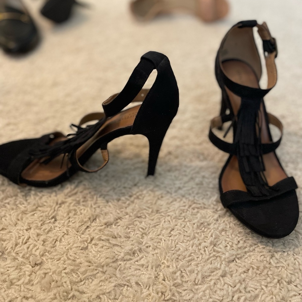 Black fringe straps heels
